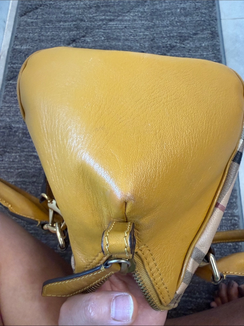 Burberry Mustard Yellow Check Satchel Bag Authentic in very good condition - Picture 4 of 15